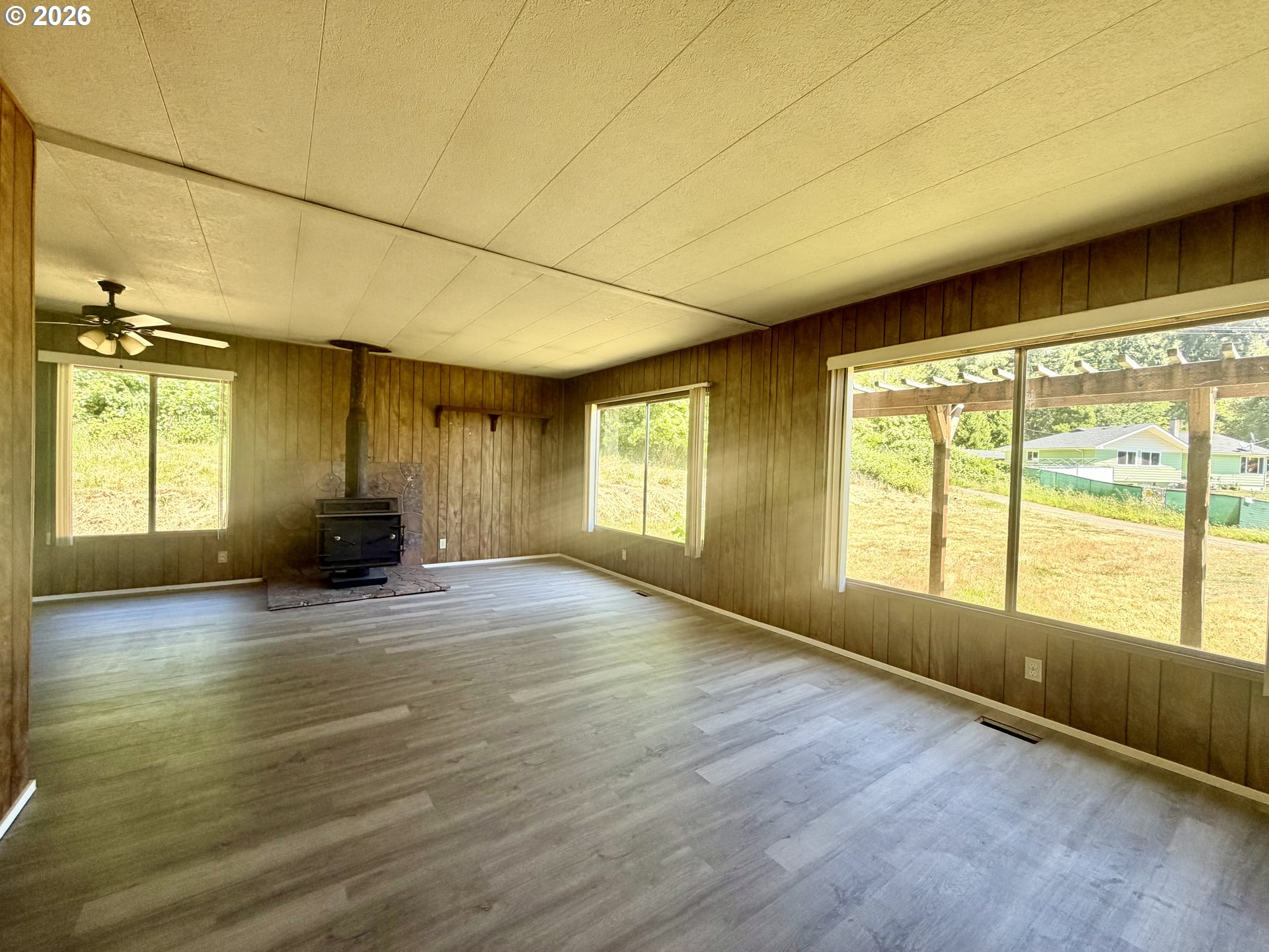76582 Davis Road Oakridge, OR 97463 - Photo 7 of 21