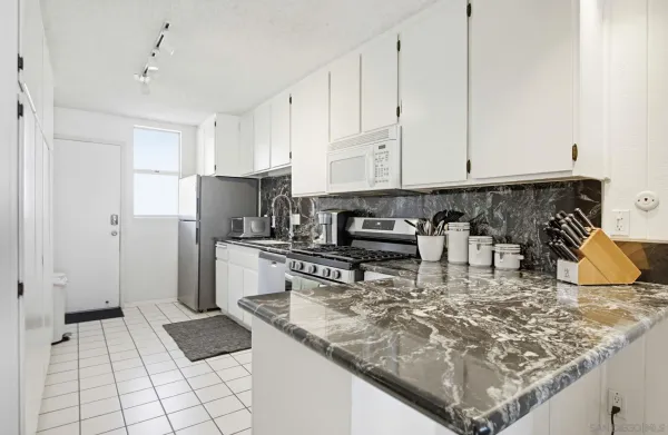 $1,299,900 | 3755 Ocean Front Walk, Unit 15, San Diego, CA 92109