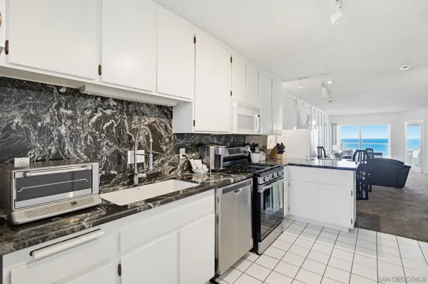 $1,299,900 | 3755 Ocean Front Walk, Unit 15, San Diego, CA 92109