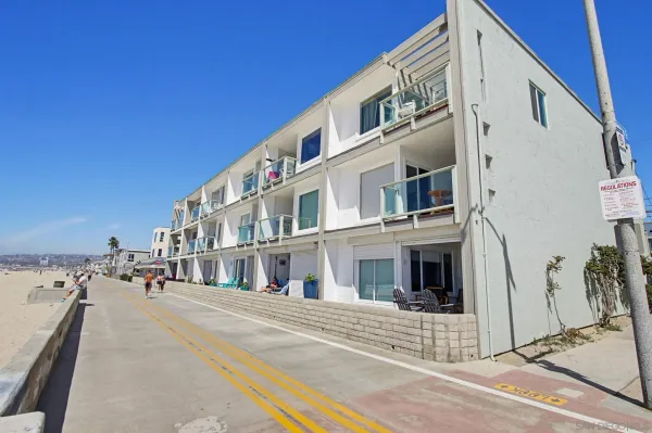 $1,299,900 | 3755 Ocean Front Walk, Unit 15, San Diego, CA 92109
