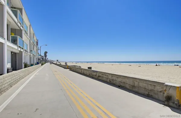 $1,299,900 | 3755 Ocean Front Walk, Unit 15, San Diego, CA 92109