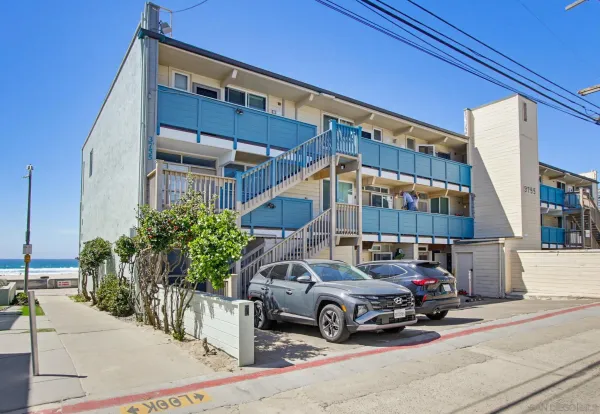 $1,299,900 | 3755 Ocean Front Walk, Unit 15, San Diego, CA 92109