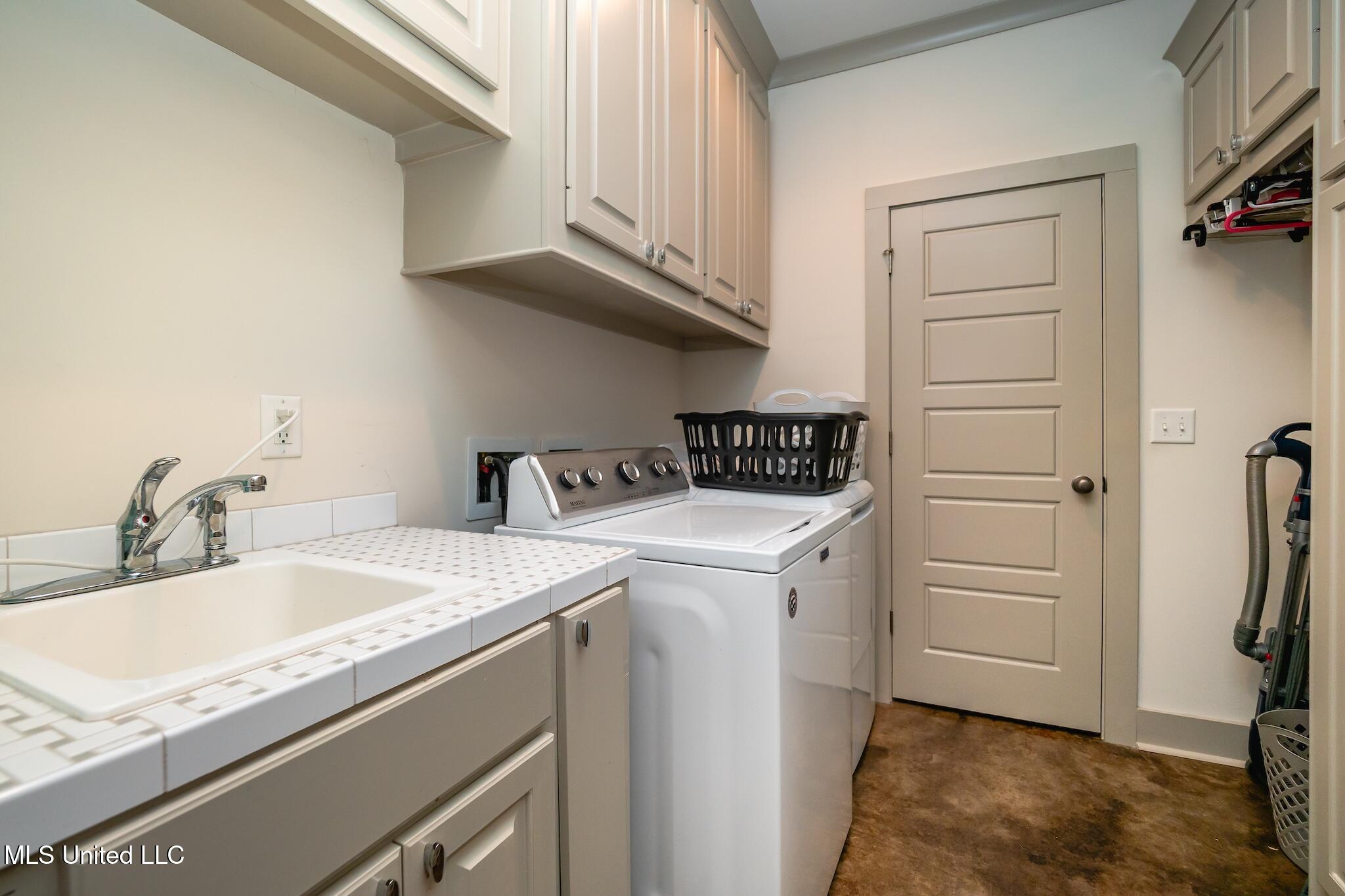 204 Grace Drive Flowood, MS 39232 - Photo 32 of 37 P6160035