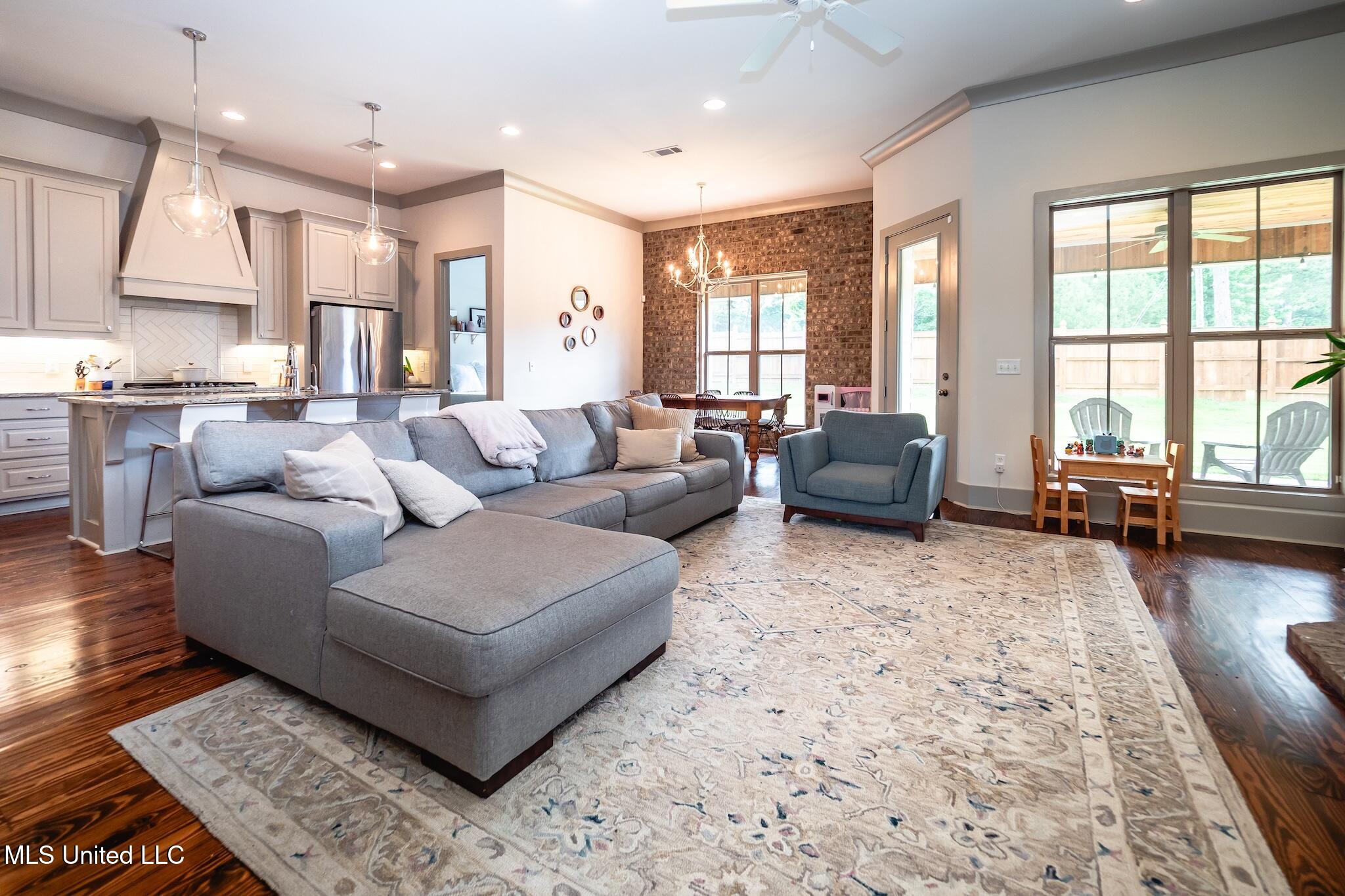 204 Grace Drive Flowood, MS 39232 - Photo 4 of 37 P6160004