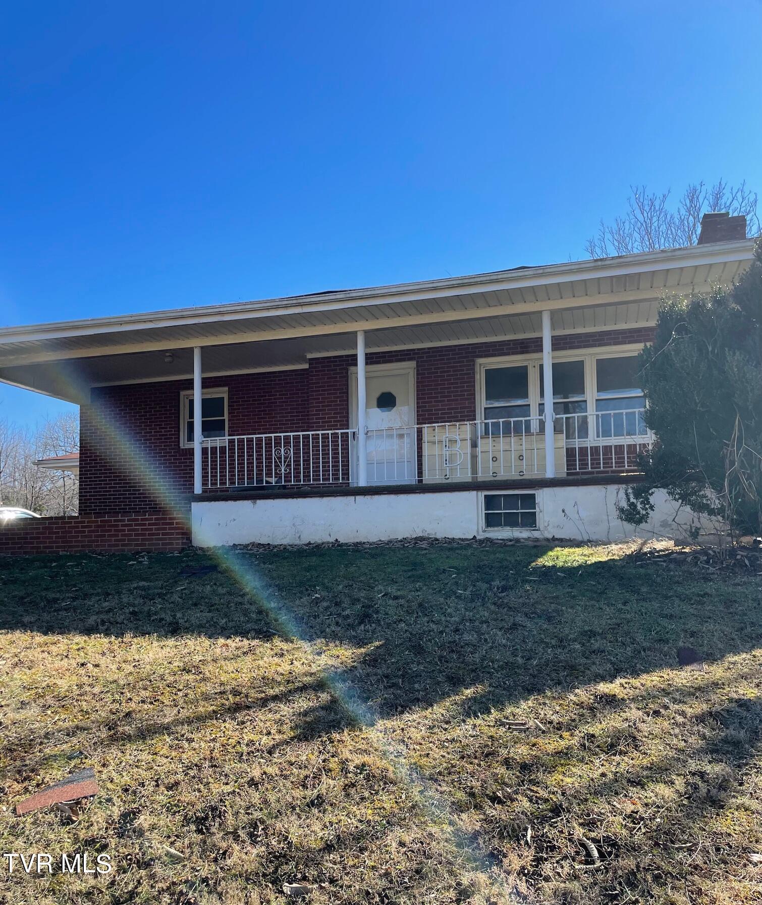 836 Willow Springs Road Elizabethton, TN 37643 - Photo 1 of 17 IMG_2560