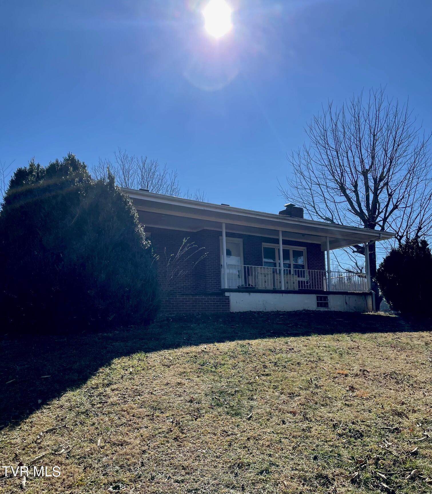 836 Willow Springs Road Elizabethton, TN 37643 - Photo 2 of 17 IMG_2559