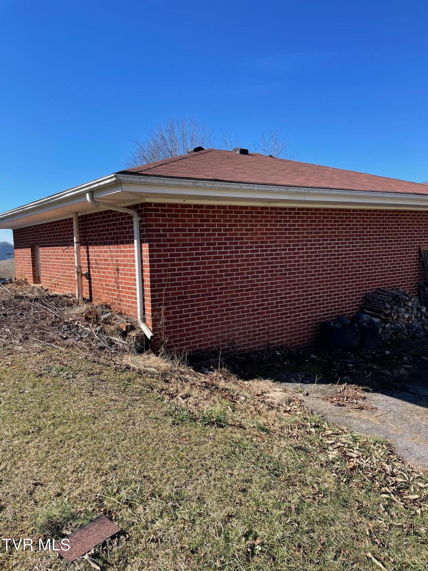 836 Willow Springs Road Elizabethton, TN 37643 - Photo 6 of 17 IMG_2555