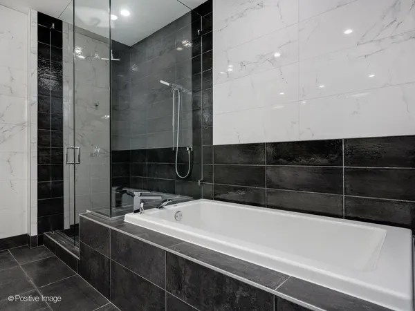$4,800 | 111 South Peoria Street, Unit 508, Chicago, IL 60607