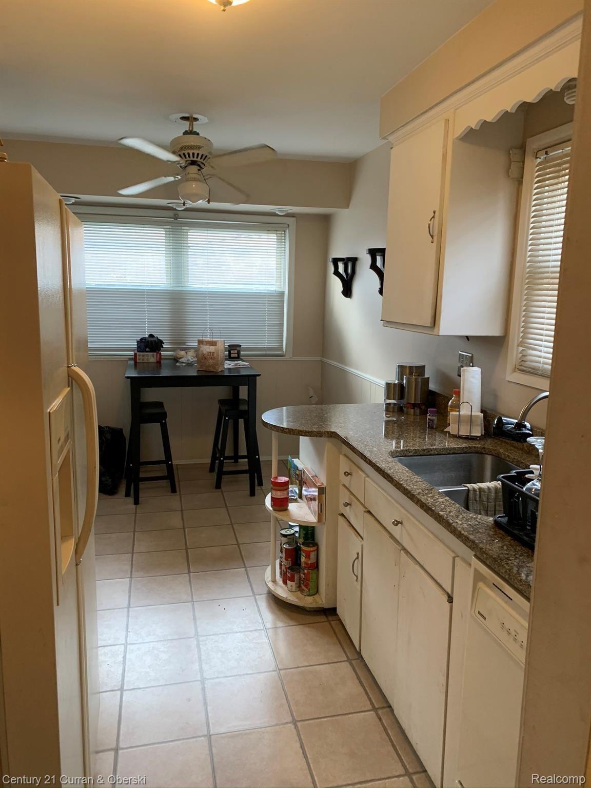 714 Western Street Inkster, MI 48141 - Photo 5 of 19 IMG_3841.JPEG