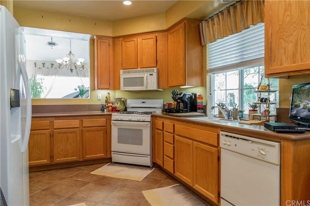 611 Poets Square Fallbrook, CA 92028 - Photo 12 of 36