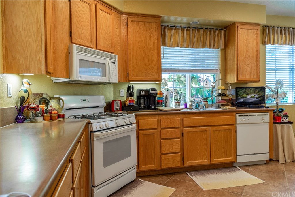 611 Poets Square Fallbrook, CA 92028 - Photo 10 of 36
