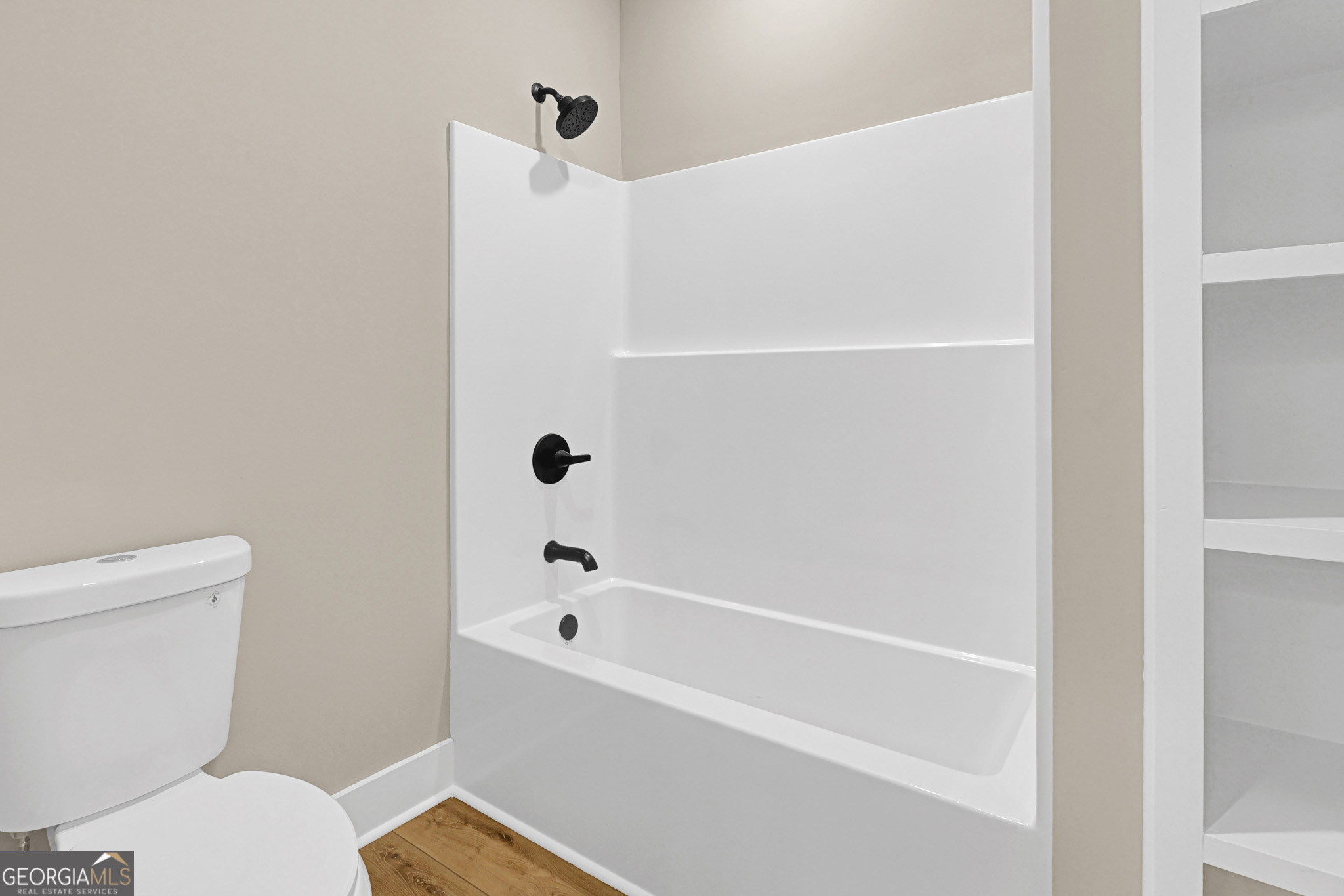 507 North Ridge Road Barnesville, GA 30204 - Photo 20 of 22 a bathroom with a bathtub and a toilet