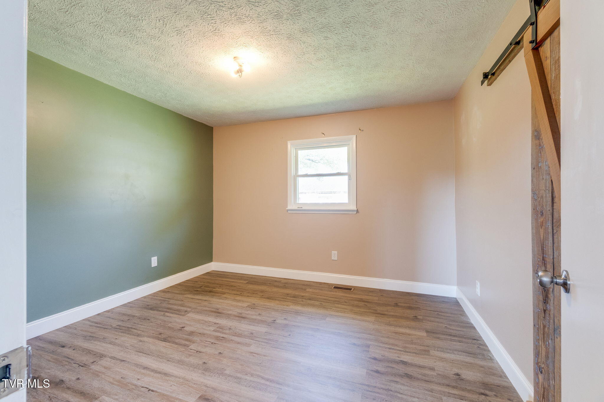 1309 Powell Mountain Road Duffield, VA 24244 - Photo 12 of 27 011