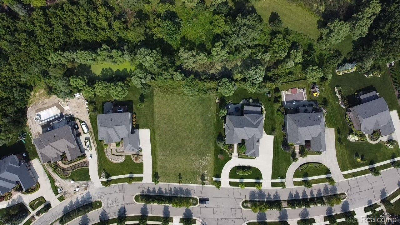 5669 Mystic Lane Rochester, MI 48306 - Photo 3 of 8 Gallery Image 3