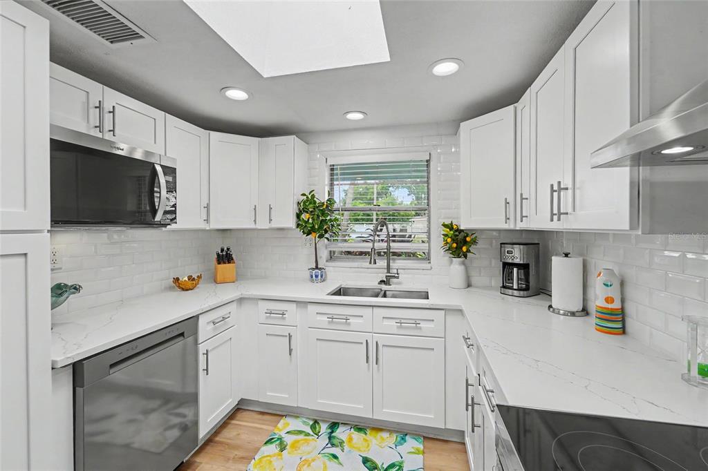 8465 Ridgewood Circle Seminole, FL 33772 - Photo 14 of 37 Gallery Image 14