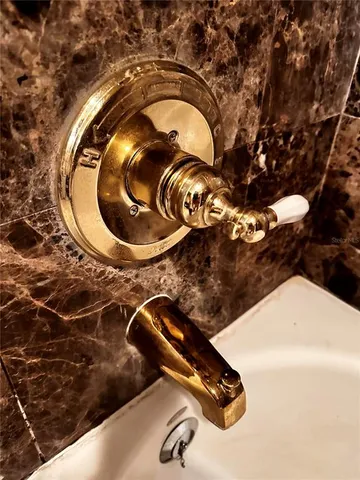 a picture of a bathroom