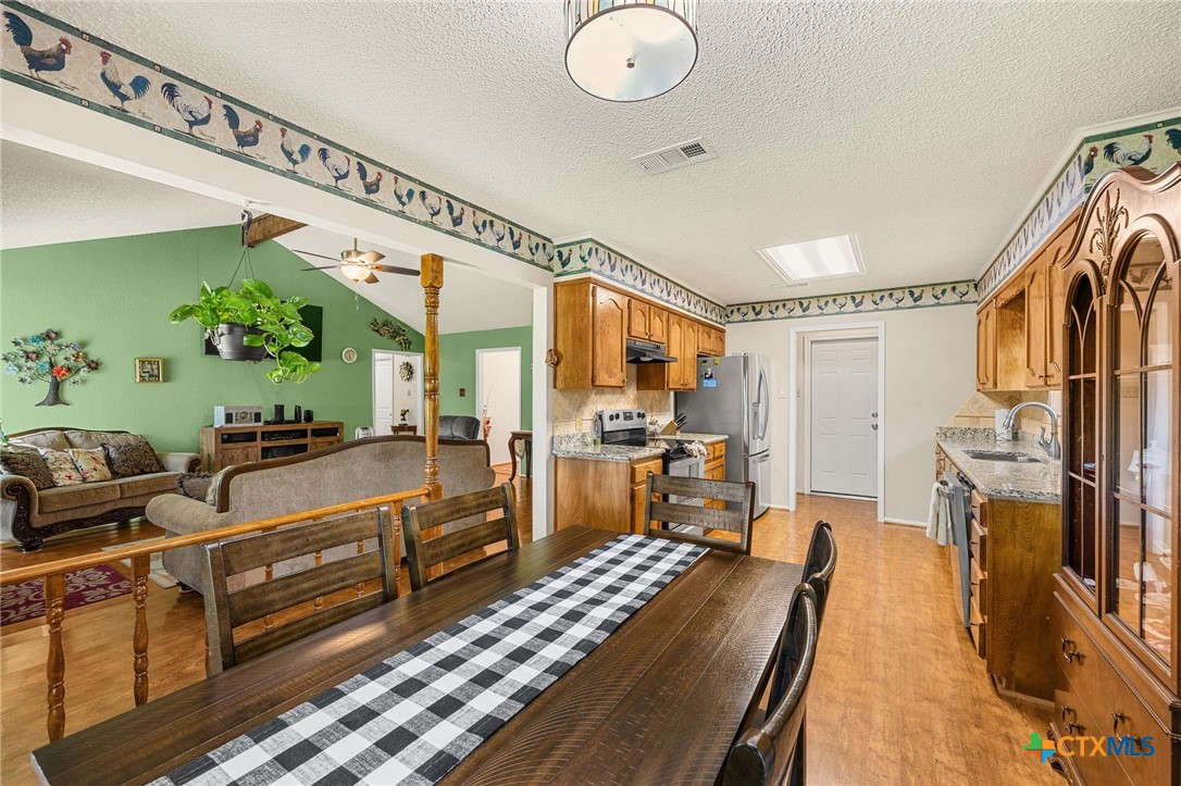 232 Thompson Circle Lorena, TX 76655 - Photo 9 of 35 Dining