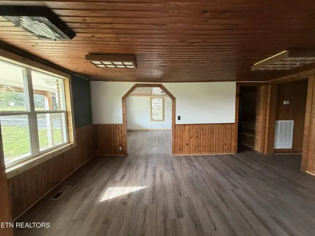 $199,900 | 1089 Bicknell Road, Clarkrange, TN 38553