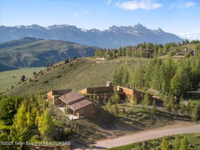 $18,500,000 | 585 Sena Road, Jackson, WY 83001