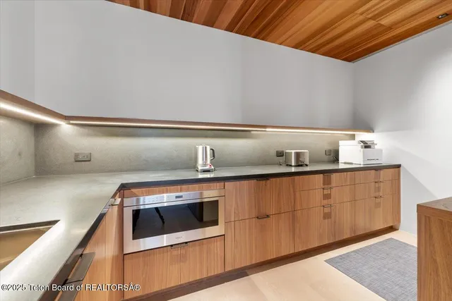 $18,500,000 | 585 Sena Road, Jackson, WY 83001