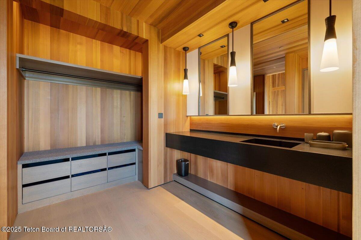 585 Sena Road Jackson, WY 83001 - Photo 24 of 55 Closet Space