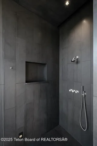 $18,500,000 | 585 Sena Road, Jackson, WY 83001