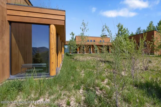 $18,500,000 | 585 Sena Road, Jackson, WY 83001