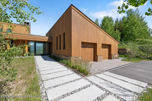 $18,500,000 | 585 Sena Road, Jackson, WY 83001