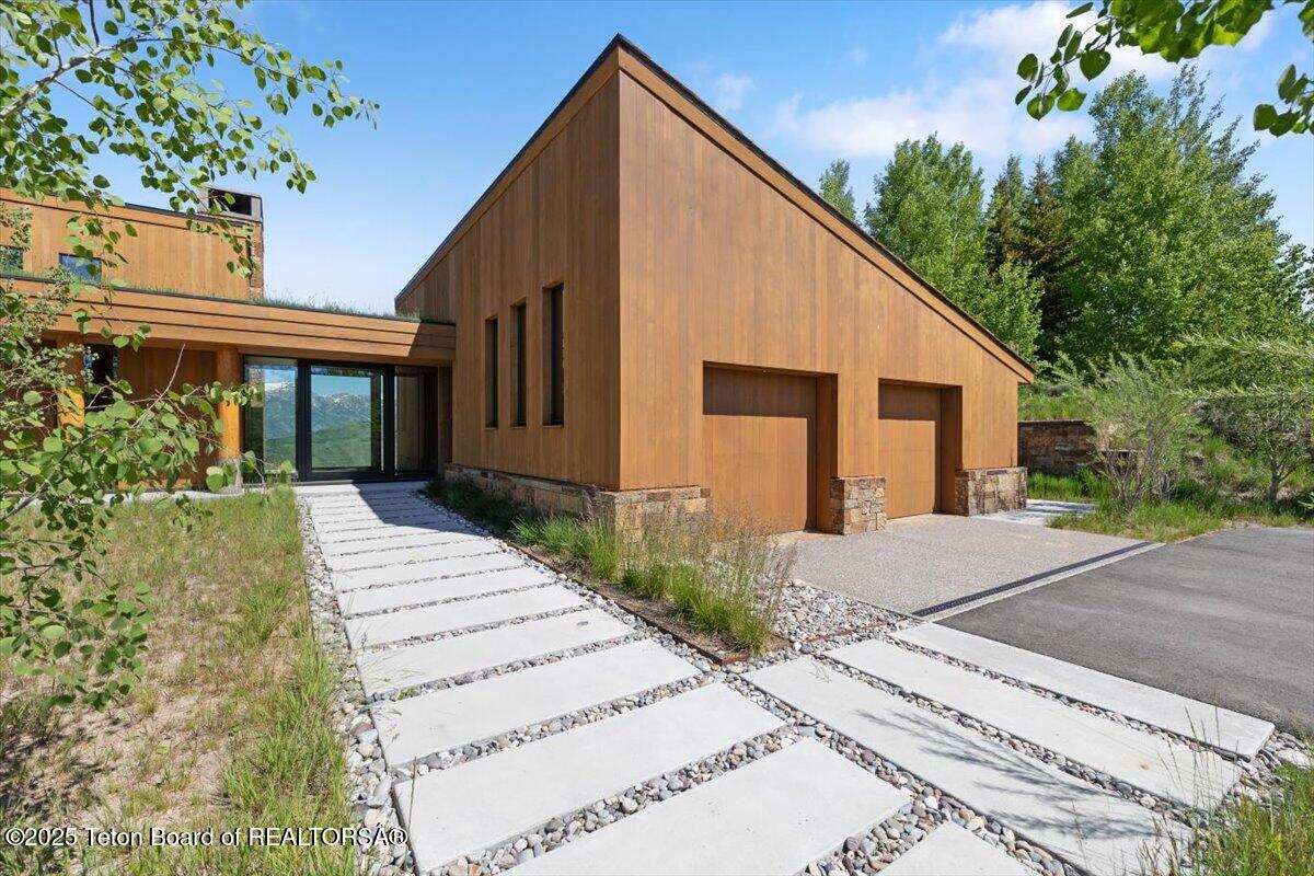 585 Sena Road Jackson, WY 83001 - Photo 36 of 55 Exterior Garage