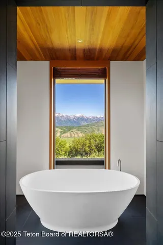 $18,500,000 | 585 Sena Road, Jackson, WY 83001