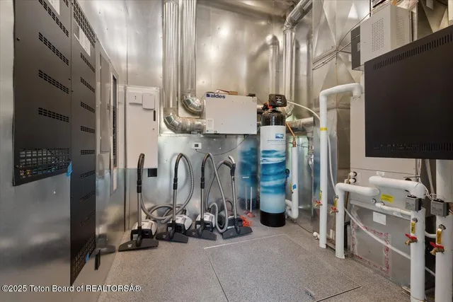 $18,500,000 | 585 Sena Road, Jackson, WY 83001