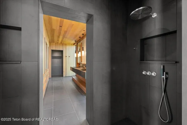 $18,500,000 | 585 Sena Road, Jackson, WY 83001