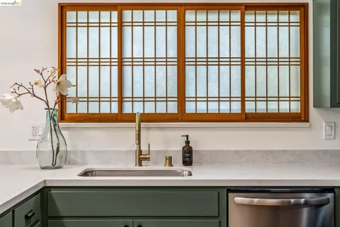 a close view of sink and tap