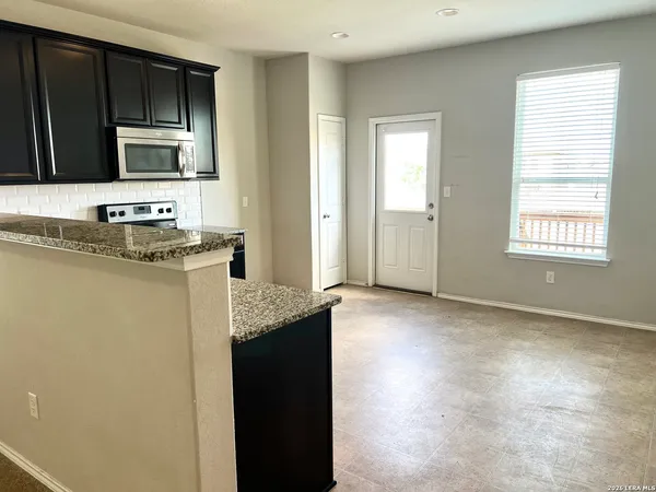 $1,750 | 10151 Castello Canyon, San Antonio, TX 78254