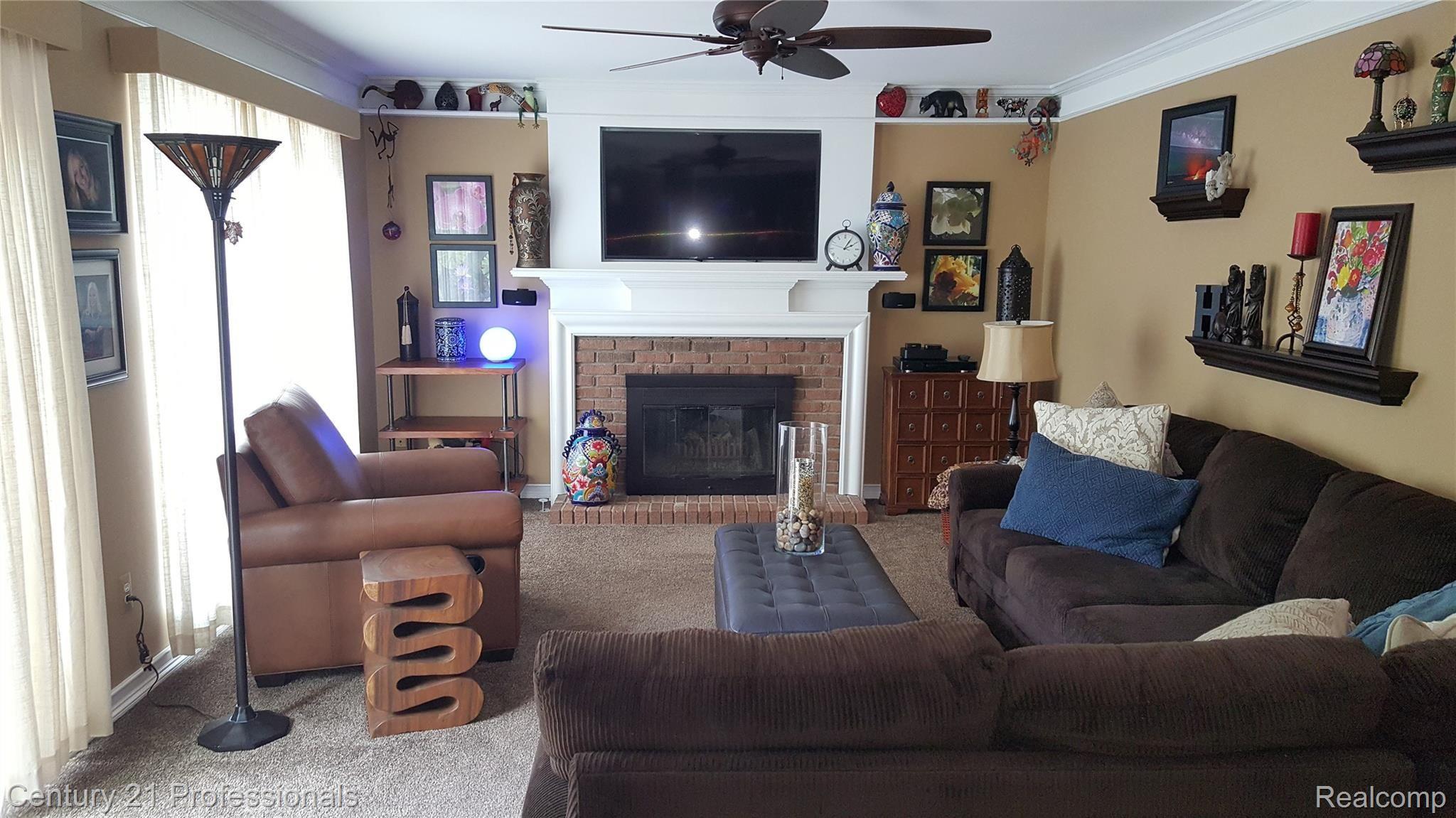 133 Saxon Court Rochester, MI 48307 - Photo 17 of 42 Family Room