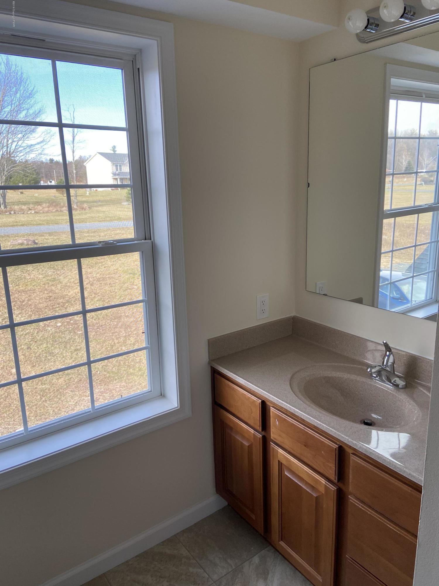 330 Chestnut Road Blakeslee, PA 18610 - Photo 22 of 29 a sink with a window