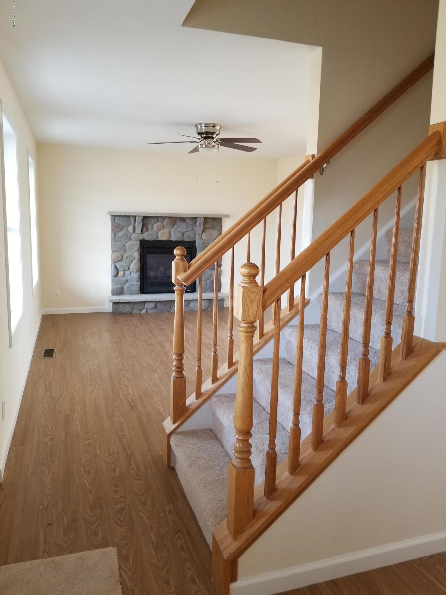 330 Chestnut Road Blakeslee, PA 18610 - Photo 8 of 29 a view of entryway