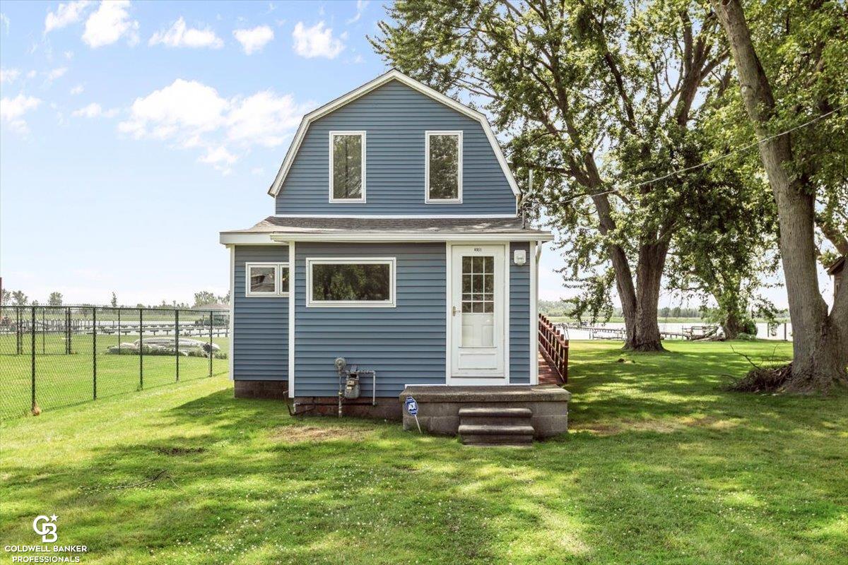 6051 Pointe Tremble Road Algonac, MI 48001 - Photo 27 of 41 50147552-65a097f3-fc73-47ec-8269-86e17b6af828.JPG