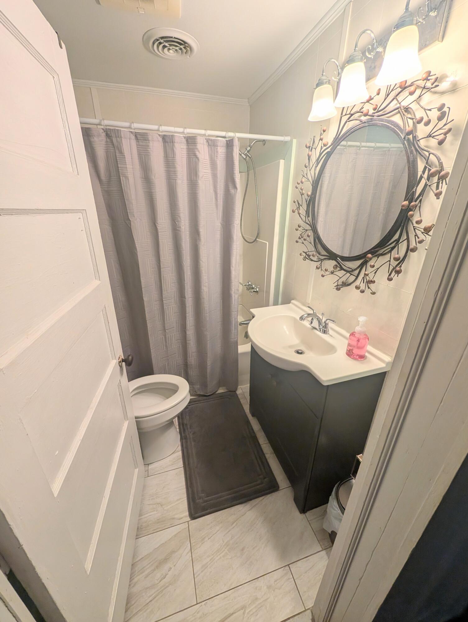 1020 Duke Street Georgetown, SC 29440 - Photo 22 of 33 Upstairs Bathroom