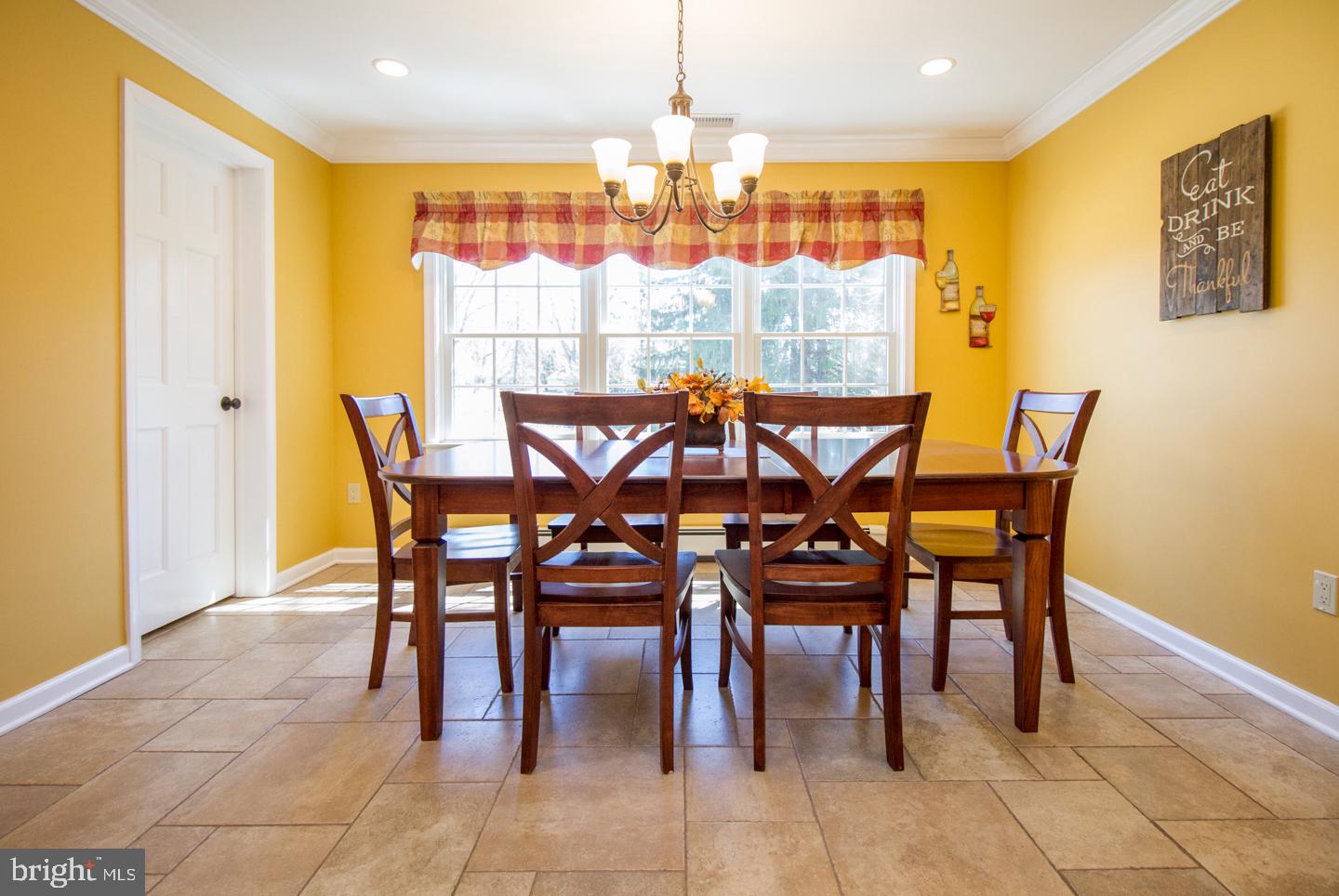 278 Pebble Ridge Road Warrington, PA 18976 - Photo 11 of 33 Kitchen Breakfast Room & Walk-in Pantry