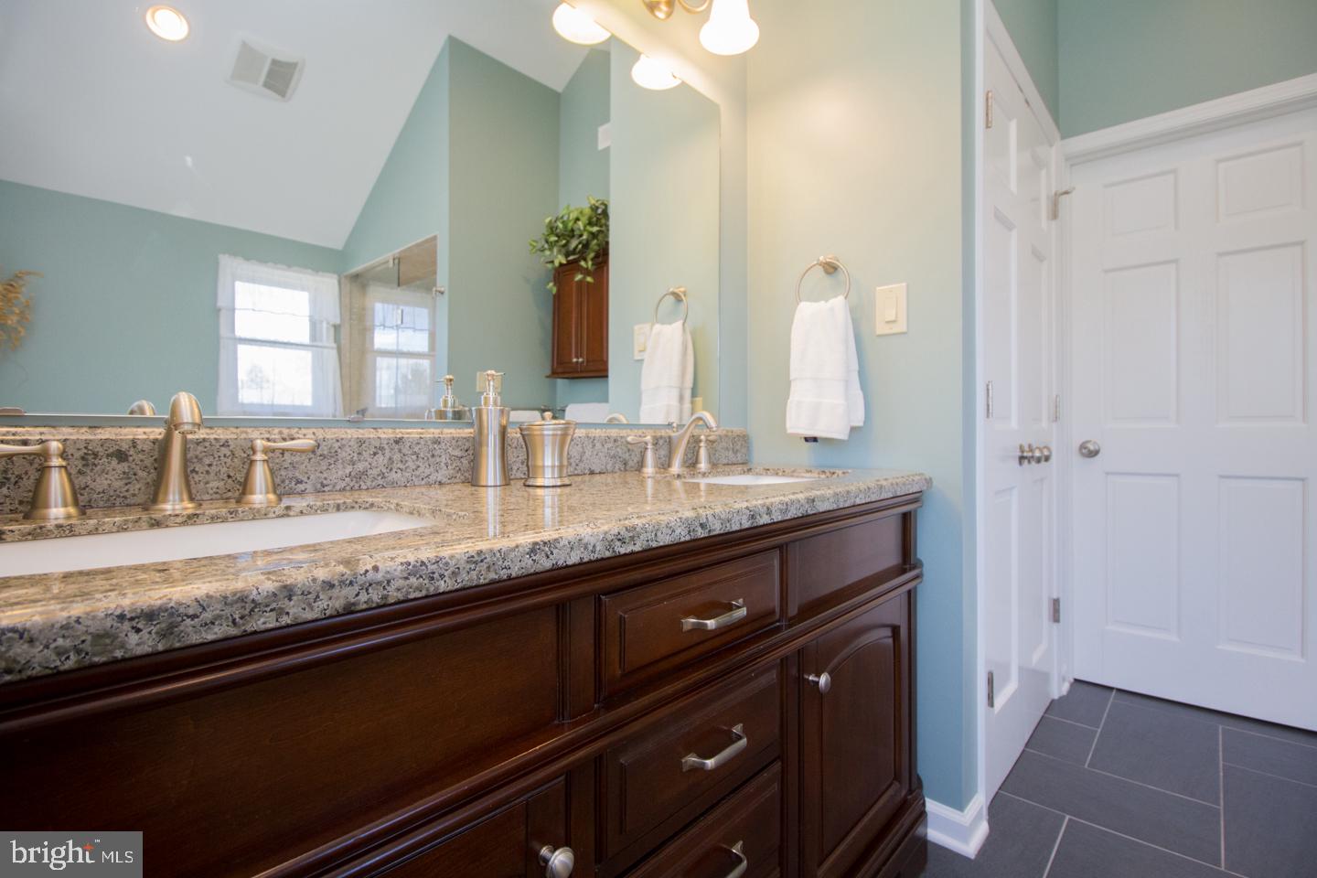 278 Pebble Ridge Road Warrington, PA 18976 - Photo 22 of 33 Main Bathroom with Granite Countertop