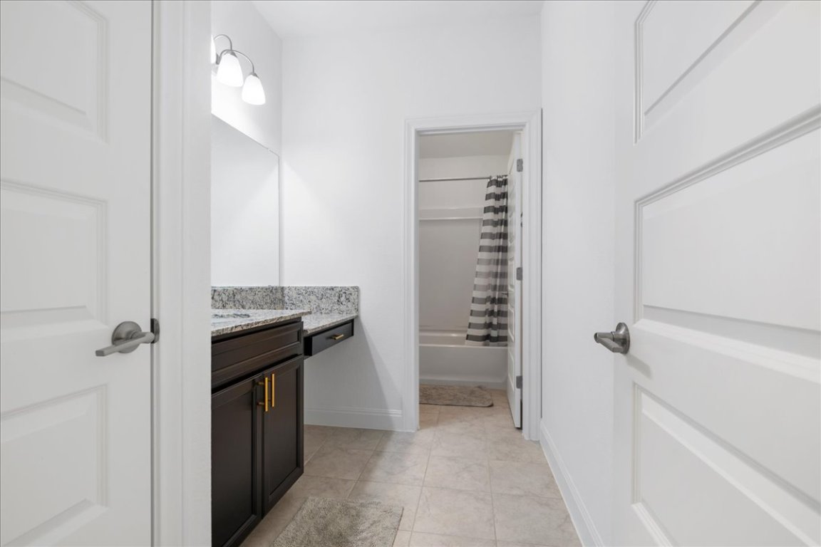 240 Inlet Lane Leander, TX 78641 - Photo 23 of 33 walk in closet with window