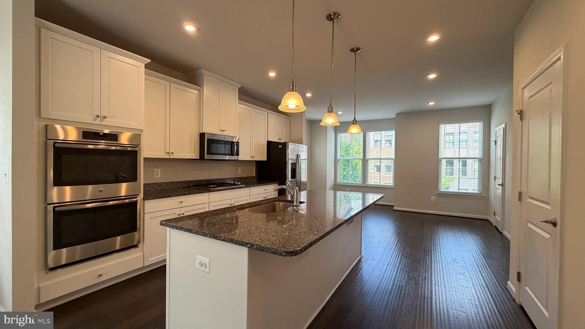22265 Sims Terrace Ashburn, VA 20148 - Photo 2 of 29