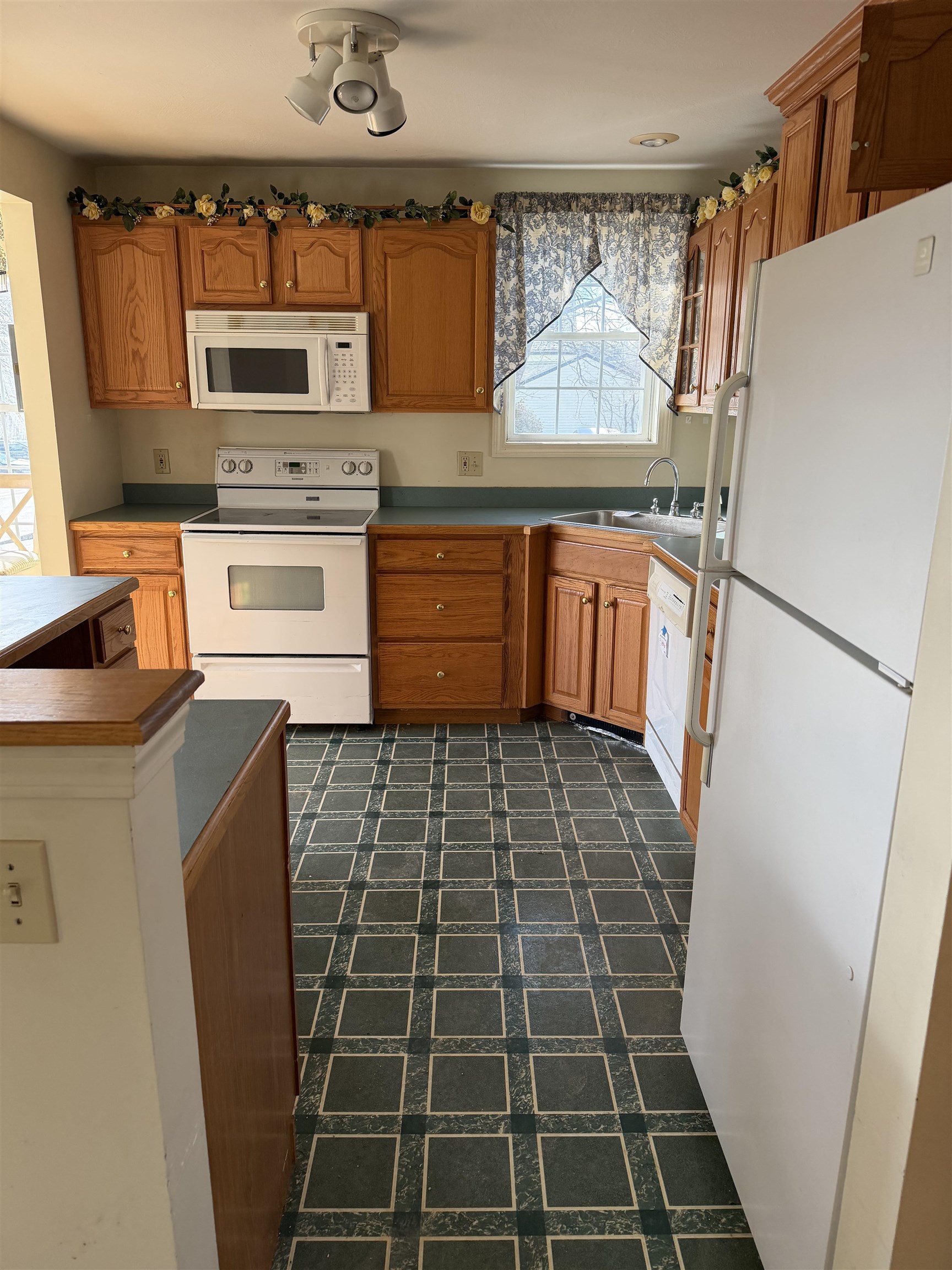 127 Daniel Webster Highway Merrimack, NH 03054 - Photo 11 of 22