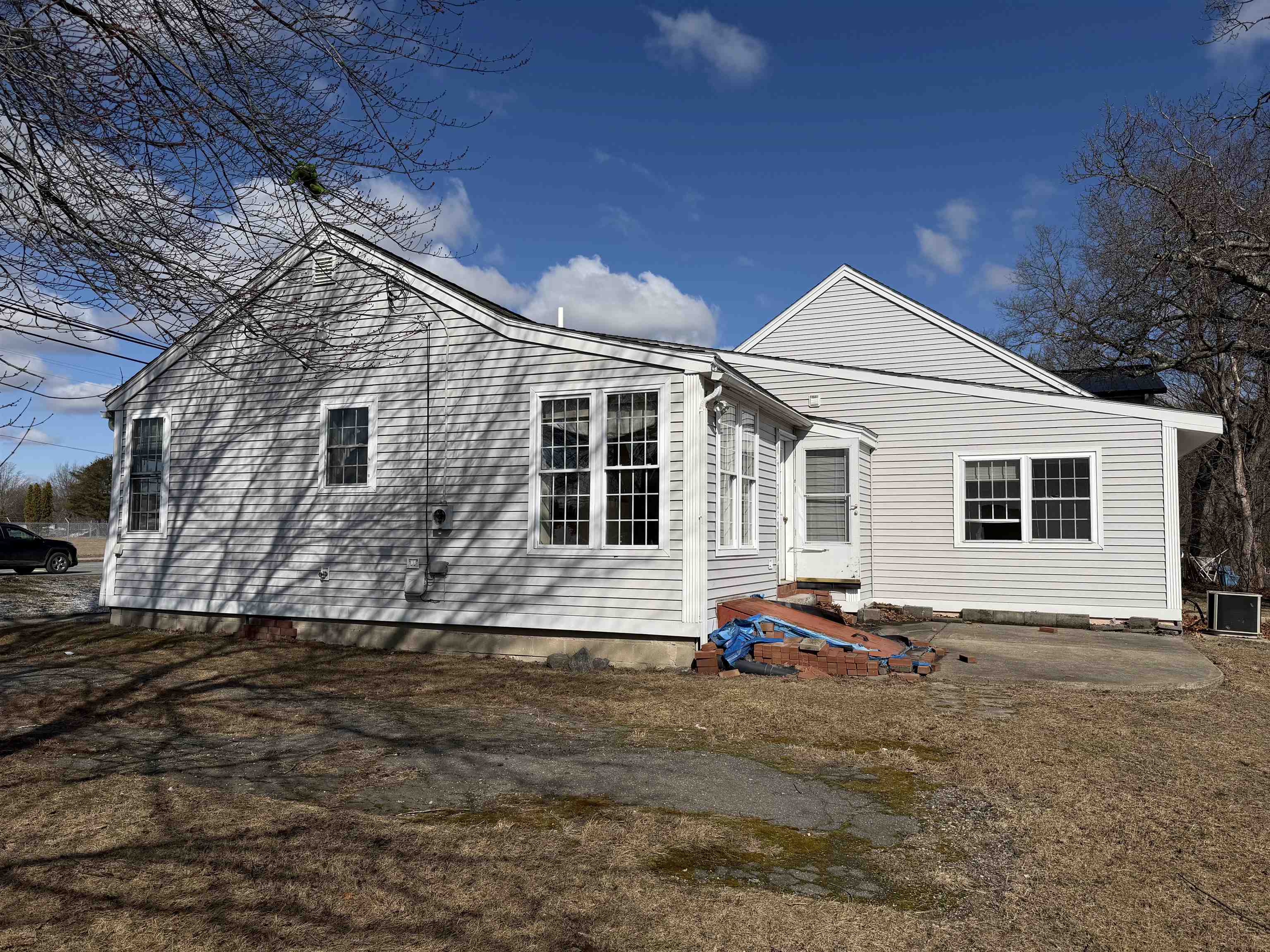 127 Daniel Webster Highway Merrimack, NH 03054 - Photo 2 of 22