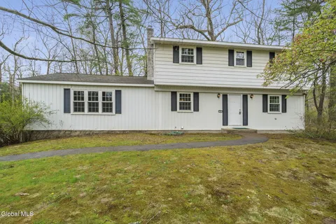 $424,900 | 19 Glenwood Drive, Clifton Park, NY 12019