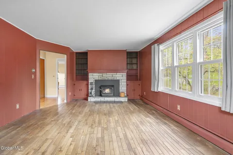 $424,900 | 19 Glenwood Drive, Clifton Park, NY 12019