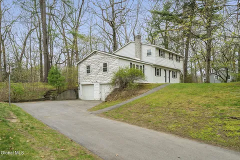 $424,900 | 19 Glenwood Drive, Clifton Park, NY 12019