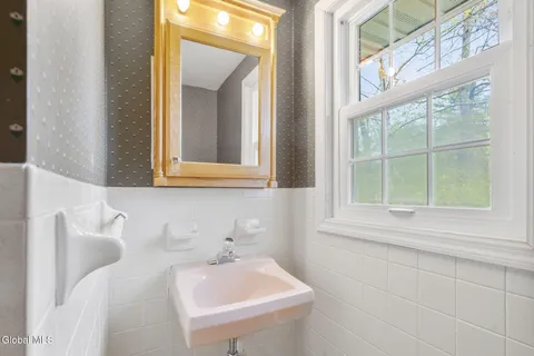 $424,900 | 19 Glenwood Drive, Clifton Park, NY 12019