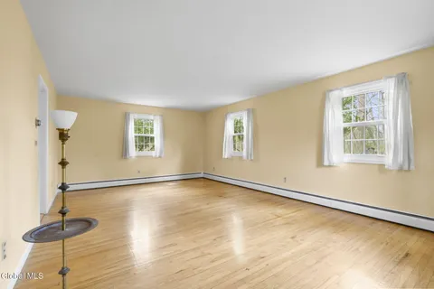 $424,900 | 19 Glenwood Drive, Clifton Park, NY 12019